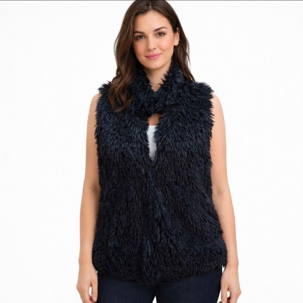 Apt. 9 Black Faux Feather Fur Clasp Front Vest Jacket Fits Small and Medium